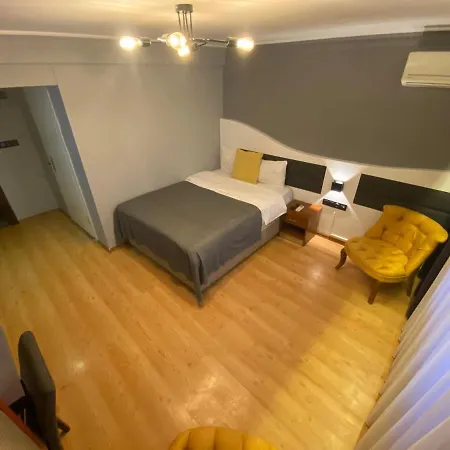 Martin City Hotel מלון